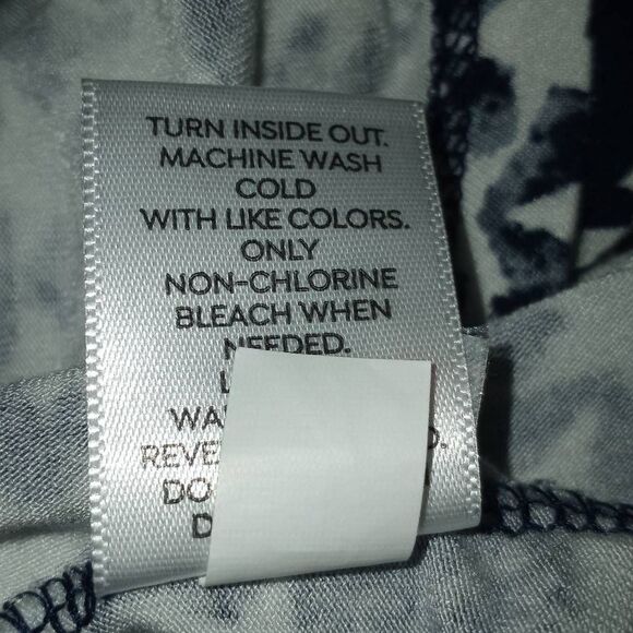 WESTPORT NAVY & CREAM/WHITE T-SHIRT SZ.XS EUC - Picture 6 of 6